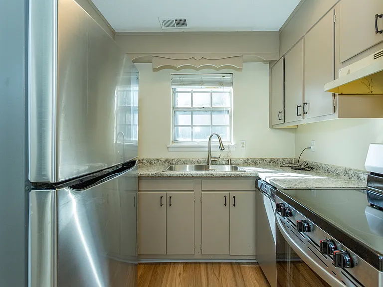 2053 Montreat Cir #2053 — Photo 10