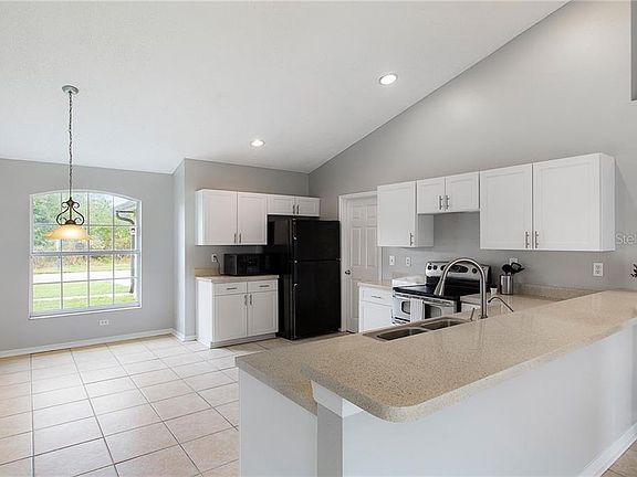 3rd image of 928 Gascony Ct