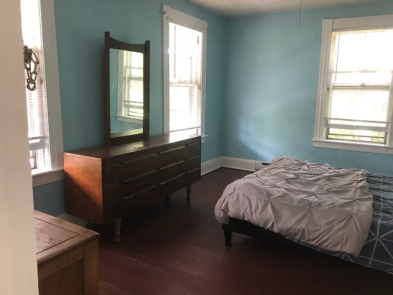 323 Valley St — Photo 6