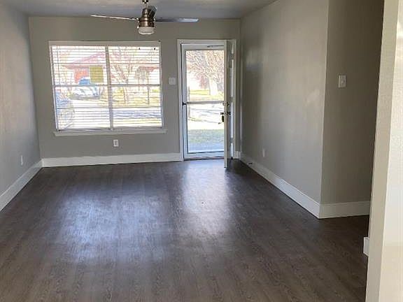 3rd image of 405 Pecan St
