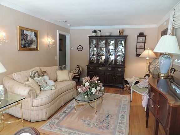 5th image of 46 Vestal Ave