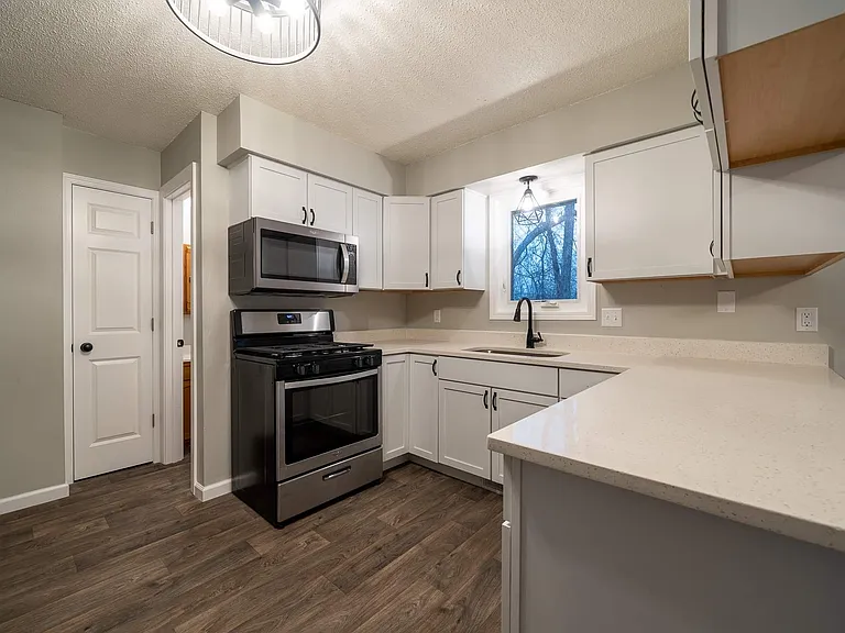 1607 Goodview Ave N #1609 — Photo 3