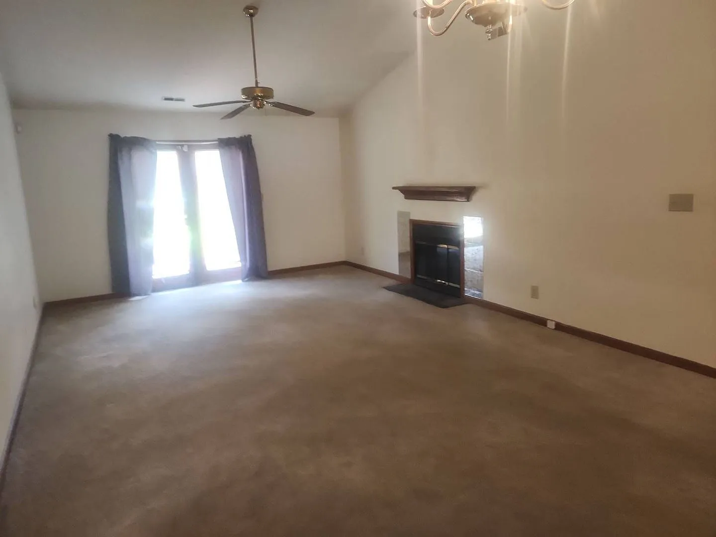 Charming 2-bedroom home nestled in the vibrant city of Raleigh — Photo 4