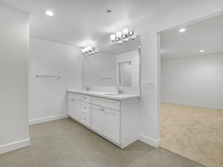 15395 Lotus Cir — Photo 24