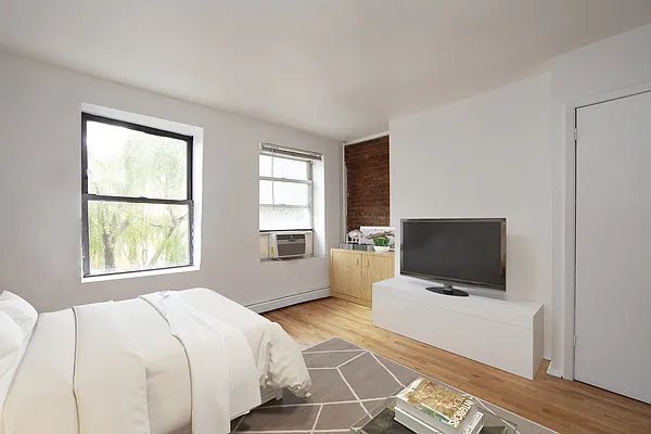 Rented by R New York | media 18
