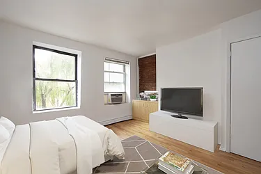 Rented by R New York