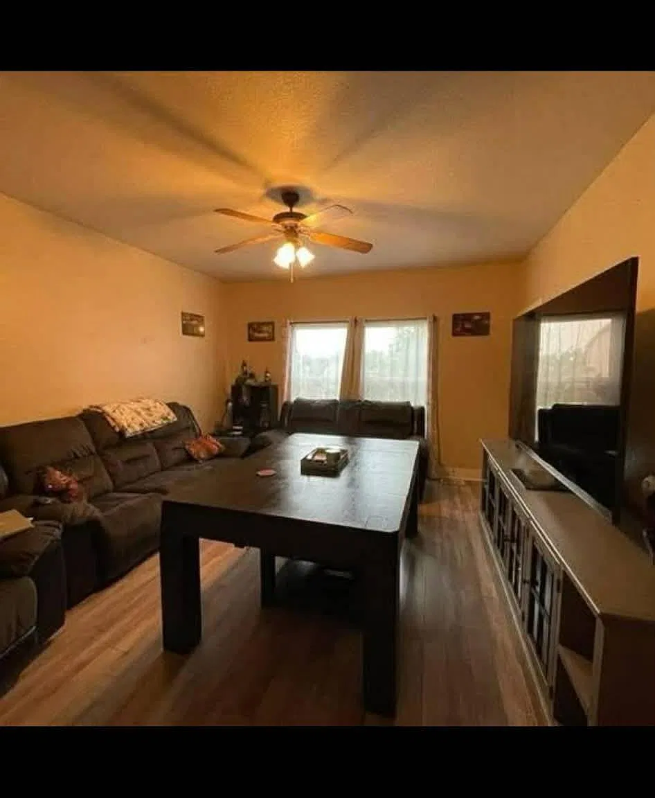 3 bed, 2.5 bath, 2673 sqft, $900 — Photo 1