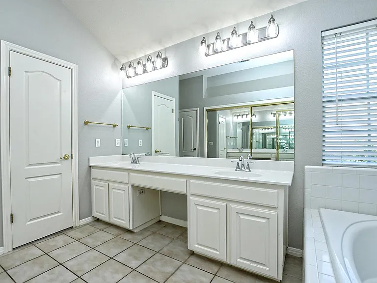 9934 Barbrook Dr — Photo 23