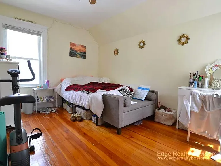 136 Brooks St — Photo 11