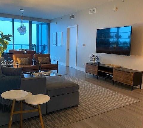 4th image of 601 NE 36th St APT 2603
