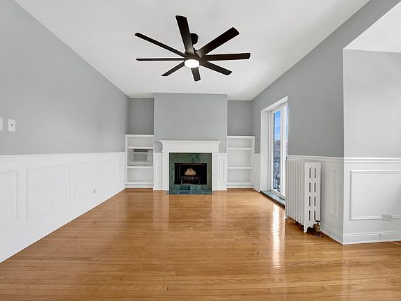 3rd image of 851 W Belle Plaine Ave #2W