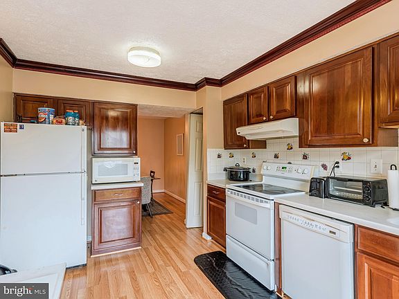 3rd image of 6106C Hoskins Hollow Cir