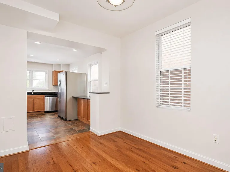 115 E West St — Photo 7