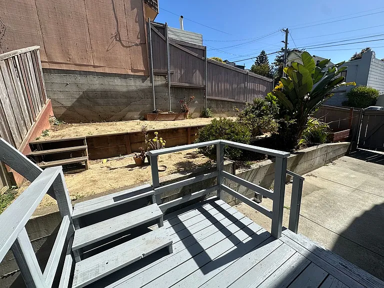 300 Monterey Blvd — Photo 10