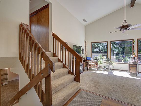 5th image of 10503 NE 38th Ct