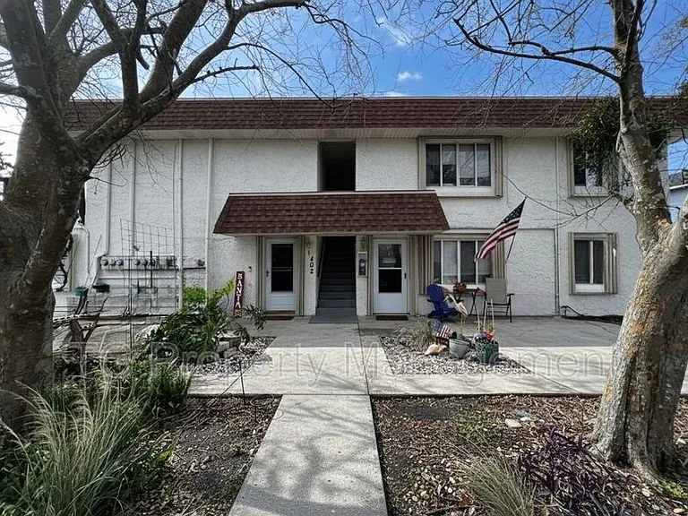 402 Lower 8th Ave S #6 — Photo 1