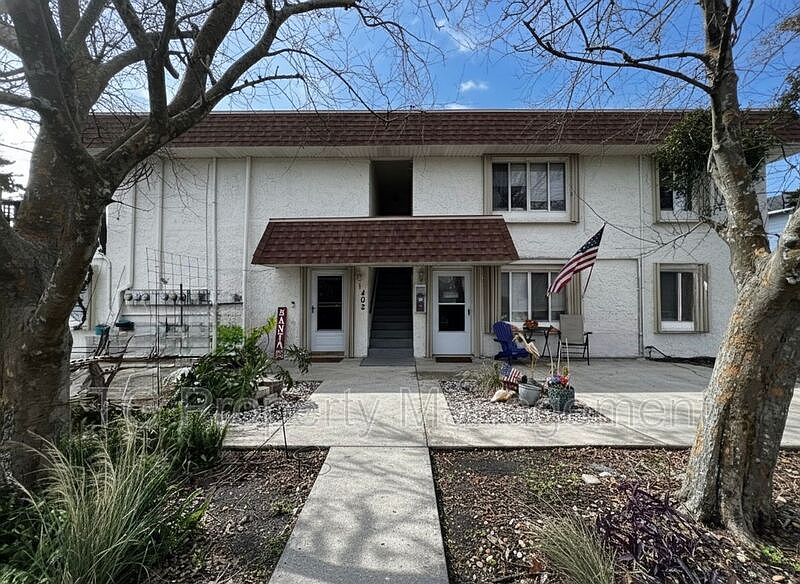 1st image of 402 Lower 8th Ave S APT 6