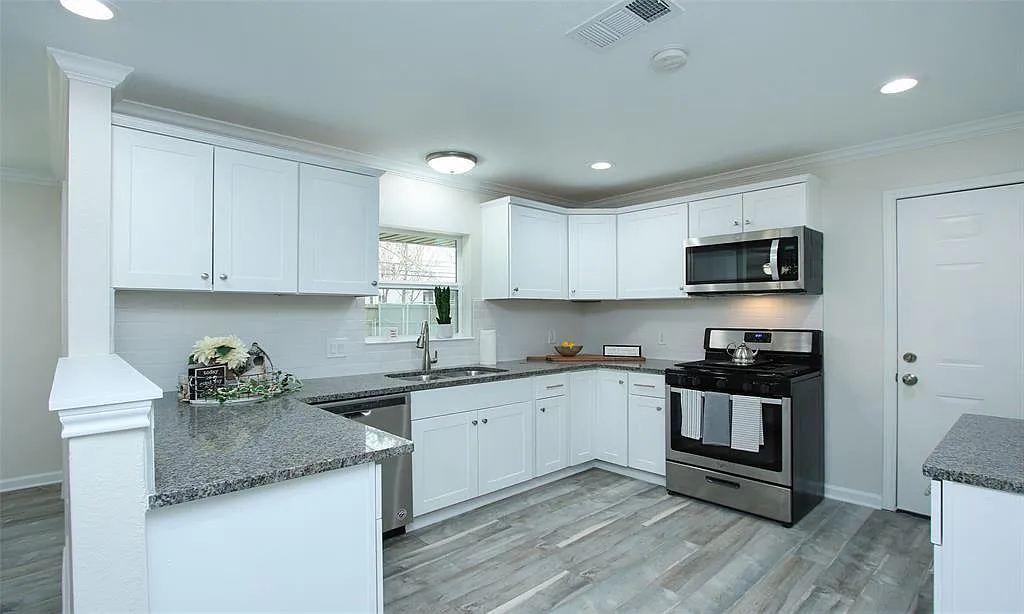 3 bed, 2.0 bath, 1502 sqft, $2,450 — Photo 3