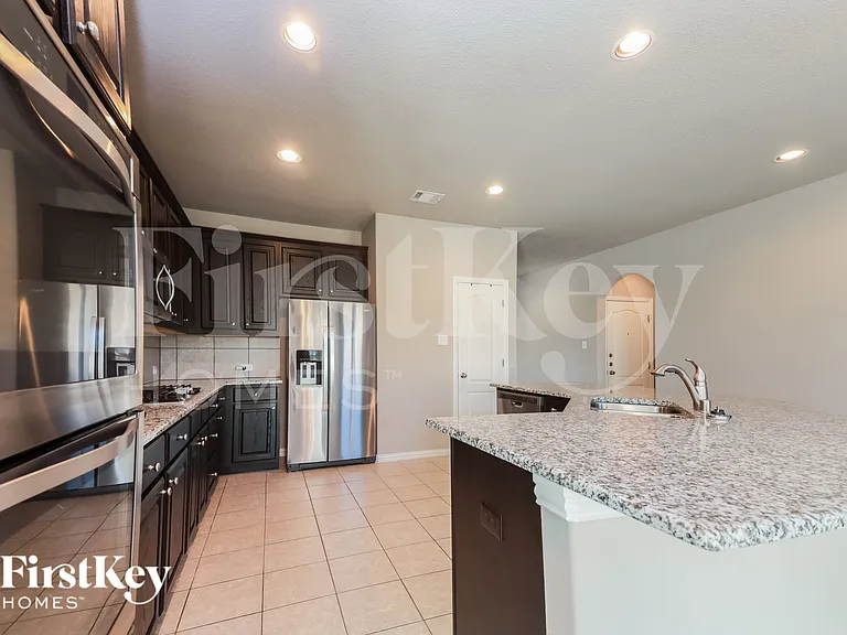 1208 Caney Creek Ln — Photo 7