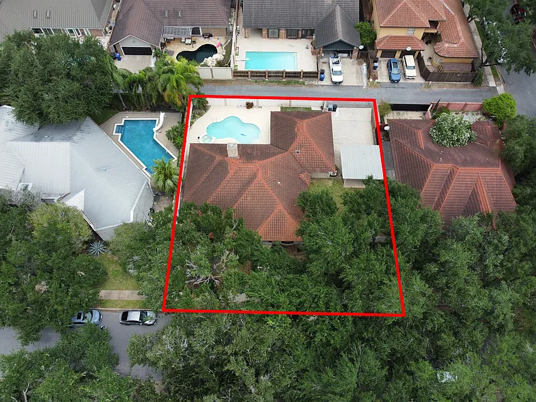 304 Bluebird Ave — Photo 27