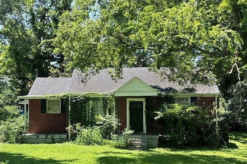 1st image of 2216 Pinewood Rd