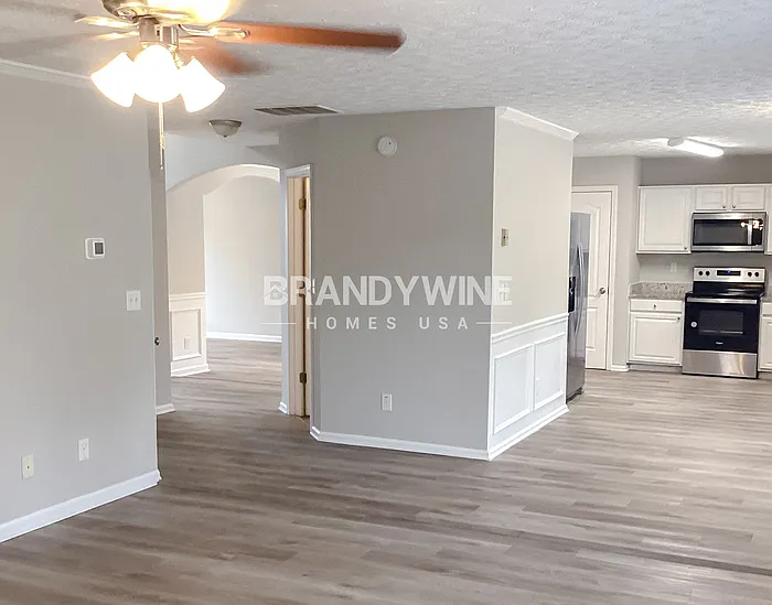 2025 Newton Estates Dr — Photo 8