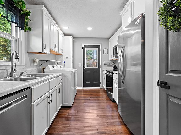 4th image of 30 Parsons Rd