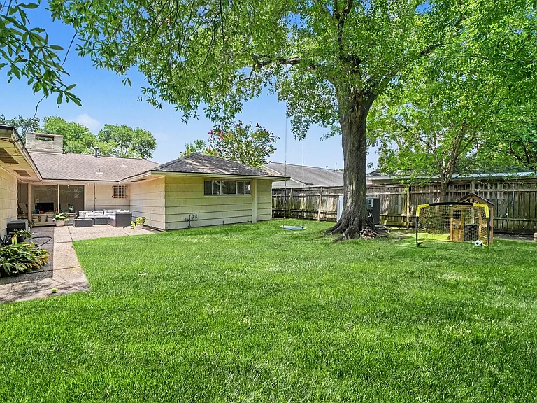 6267 Chevy Chase Dr — Photo 22