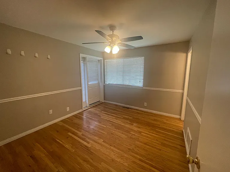 550 E 250 N — Photo 24