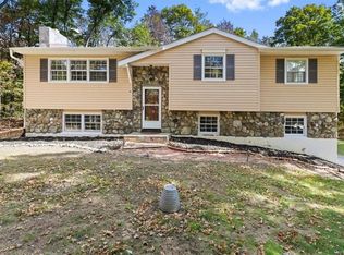 26 Meddaugh Rd, Pleasant Valley, NY 12569