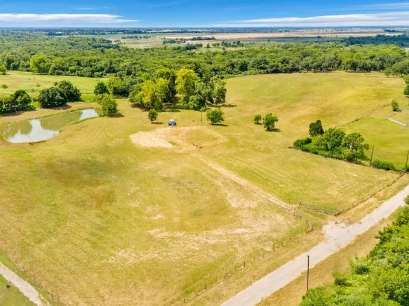 15239 Battle Rd, Beasley, TX 77417