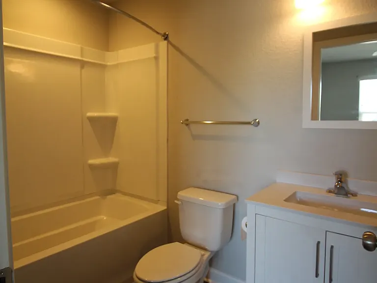 Crepe Myrtle Apartments — Photo 7