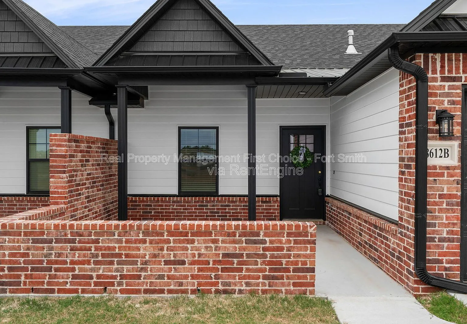 3 bed, 2.0 bath, 1487 sqft, $1,600 — Photo 2