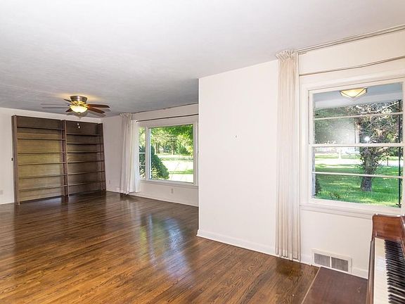 5th image of 2565 E 91st St