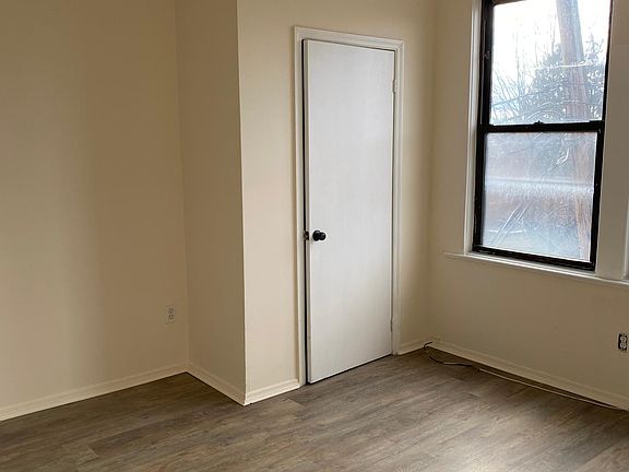 5th image of 2952 Fenton Ave APT 4
