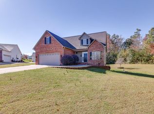 127 W Rollingmeadow Rd, Advance, NC 27006