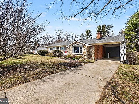 4th image of 1327 Saratoga Dr