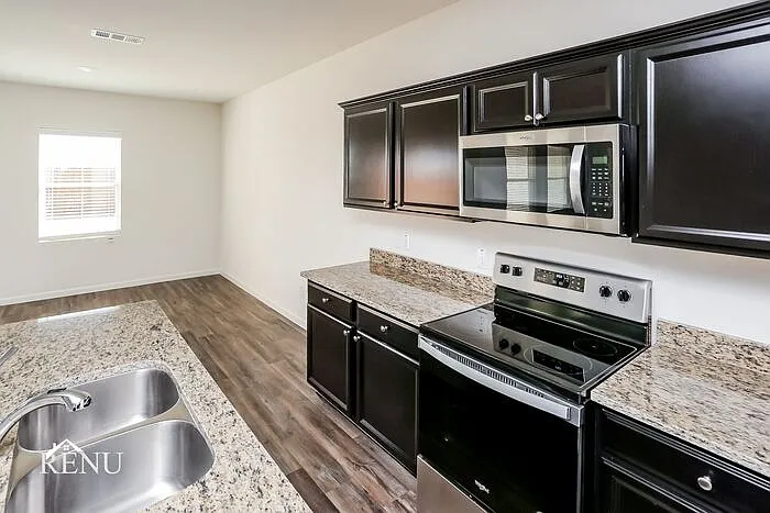 3 bed, 2.0 bath, 1769 sqft, $2,275 — Photo 4