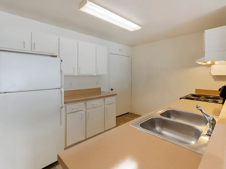 Oak Crest Apartments — Photo 25