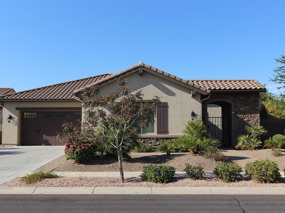 1st image of 682 W Alamosa Dr