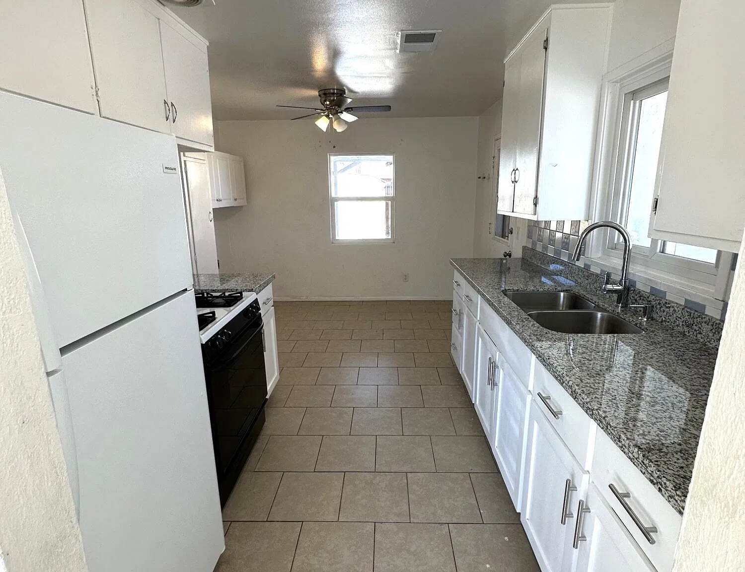 3 bed, 1.0 bath, 1027 sqft, $1,350 — Photo 4