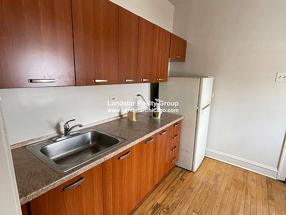 3rd image of 826 S Austin Blvd #1-O