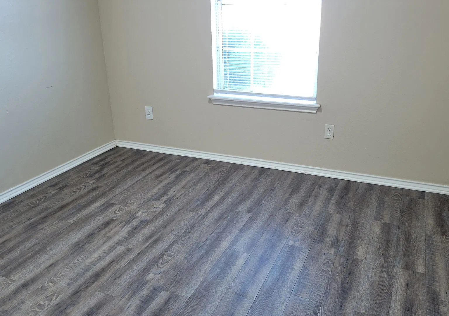 Beautiful 3/2/2 Available March! — Photo 2