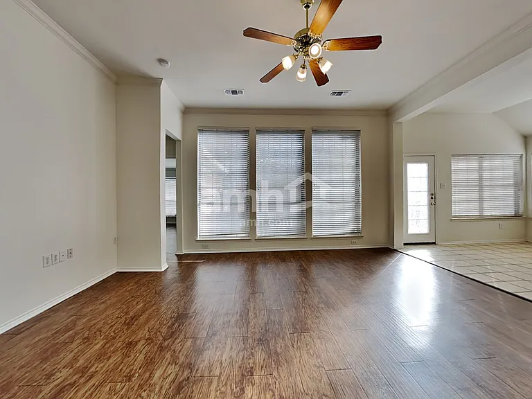 4820 Davy Crockett Trl — Photo 6