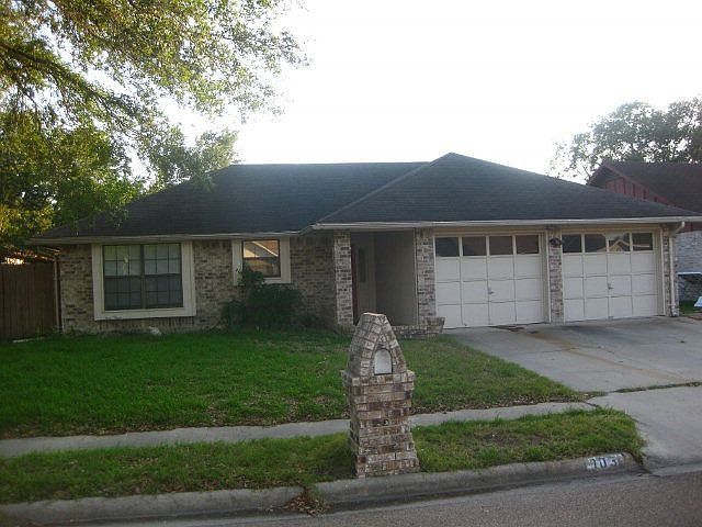 1st image of 103 Fernwood Cir