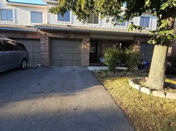 26 Moss Blvd #21, Hamilton, ON L9H 6W7