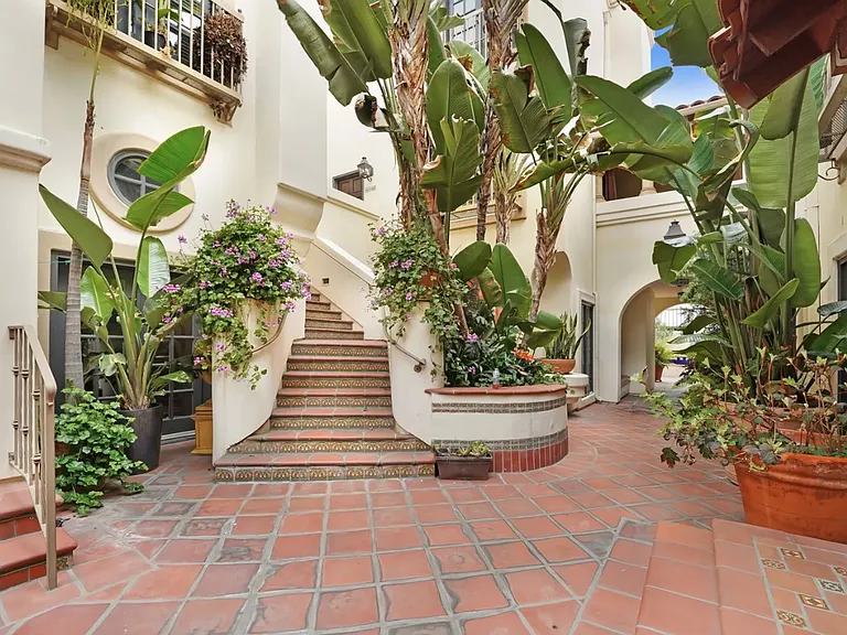 ISO - Isola Bella Townhomes — Photo 7
