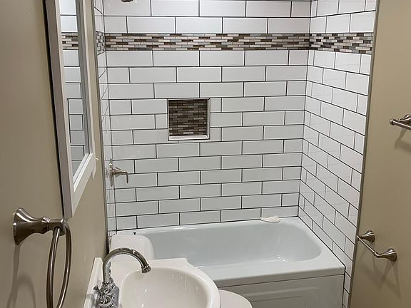 2nd image of 918 Dana Ave #7