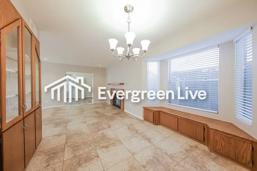 3 bed, 2.5 bath, 1770 sqft, $1,945 — Photo 4