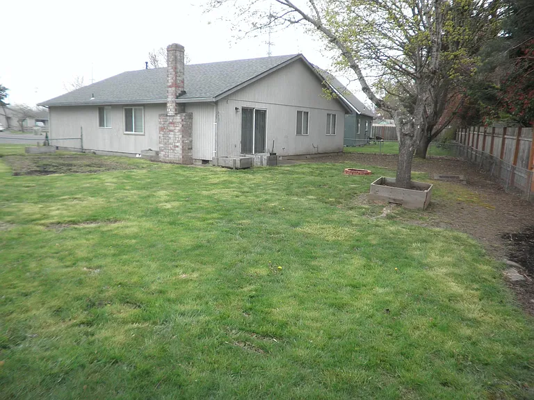 980 SW 178th Pl — Photo 3
